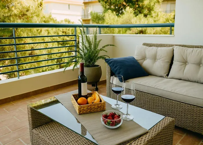 דירה Calm & Comfortable - At Kalamaria סלוניקי