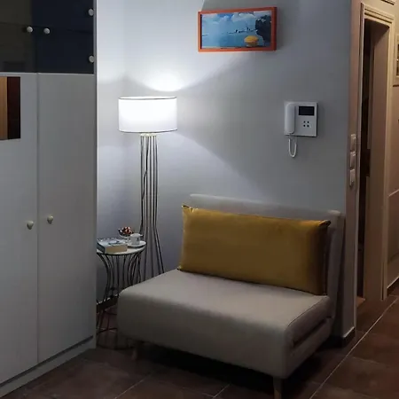 Calm & Comfortable Studio - Apartment At Central Kalamaria *