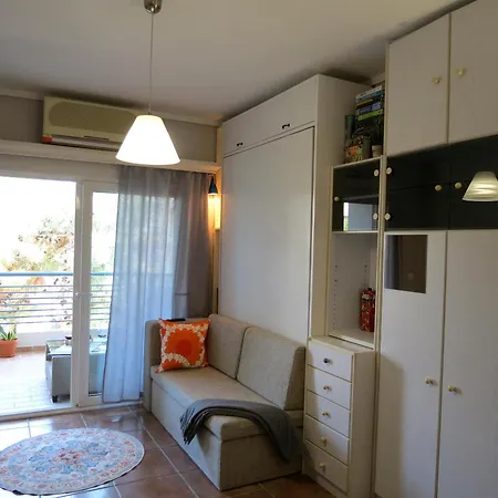 Calm & Comfortable Studio - Apartment At Central Kalamaria