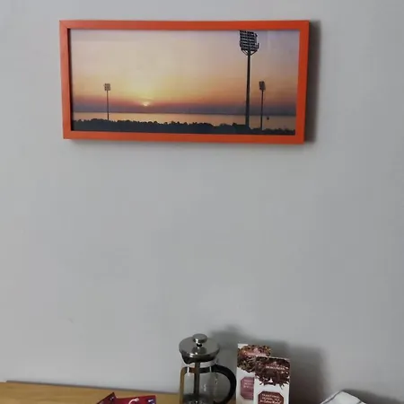 Daire Calm & Comfortable Studio - Apartment At Central Kalamaria