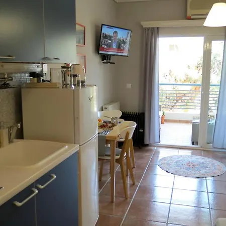 Calm & Comfortable Studio - Apartment At Central Kalamaria