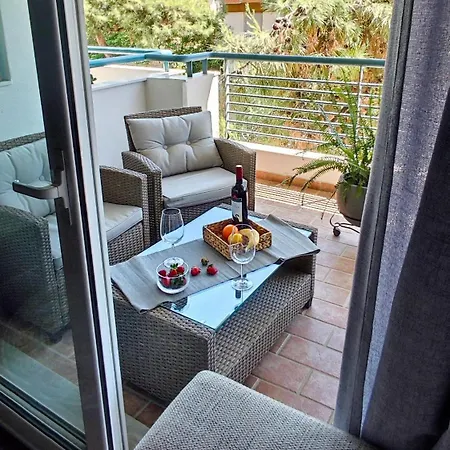 Апартаменты Calm & Comfortable At Kalamaria, Walk To The Sea *