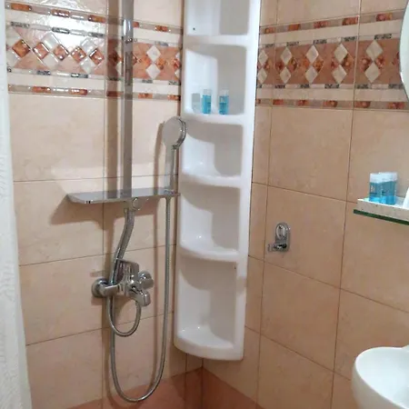 Daire Calm & Comfortable Studio - Apartment At Central Kalamaria