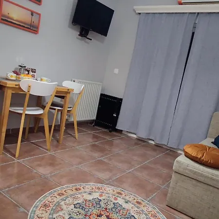 Calm & Comfortable At Kalamaria, Walk To The Sea Apartmán