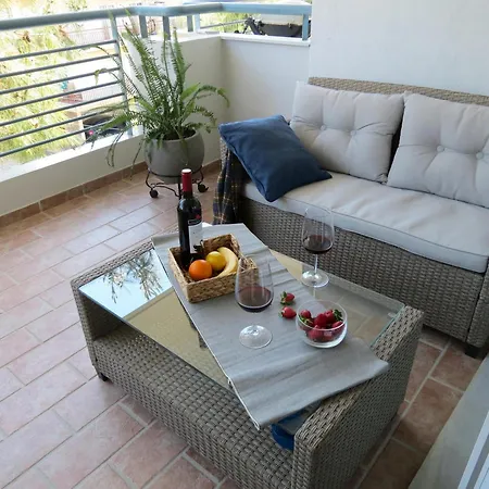 Calm & Comfortable Studio - Apartment At Central Kalamaria *