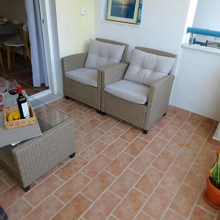 Calm & Comfortable Studio - Apartment At Central Kalamaria