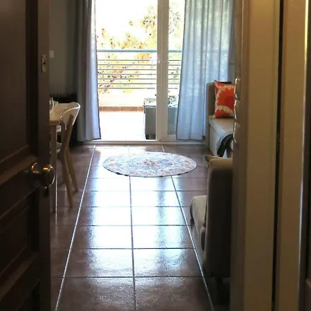 Calm & Comfortable Studio - Apartment At Central Kalamaria *