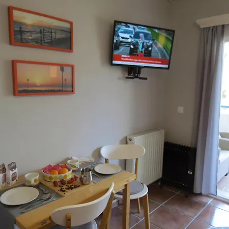 Calm & Comfortable Studio - Apartment At Central Kalamaria