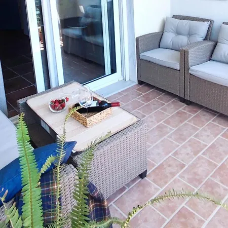 Daire Calm & Comfortable Studio - Apartment At Central Kalamaria