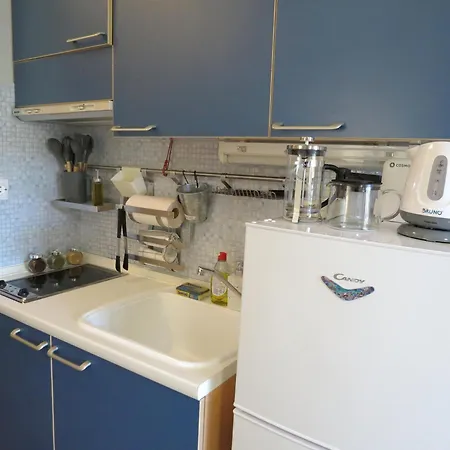 Calm & Comfortable Studio - Apartment At Central Kalamaria Daire