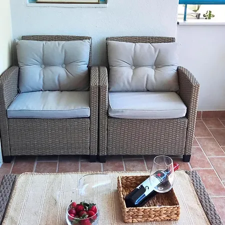 Апартаменты Calm & Comfortable At Kalamaria, Walk To The Sea