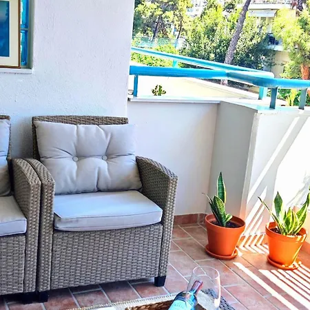 Апартаменты Calm & Comfortable At Kalamaria, Walk To The Sea